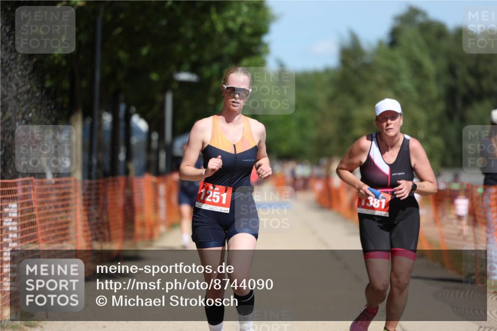 07.09.2025 - 19. Norderstedt Triathlon Michael Strokosch http://msf.ph/oto/8744090 07.09.2025 12:34:05 Laufen 1251, 1368, 1381 meine-sportfotos.de