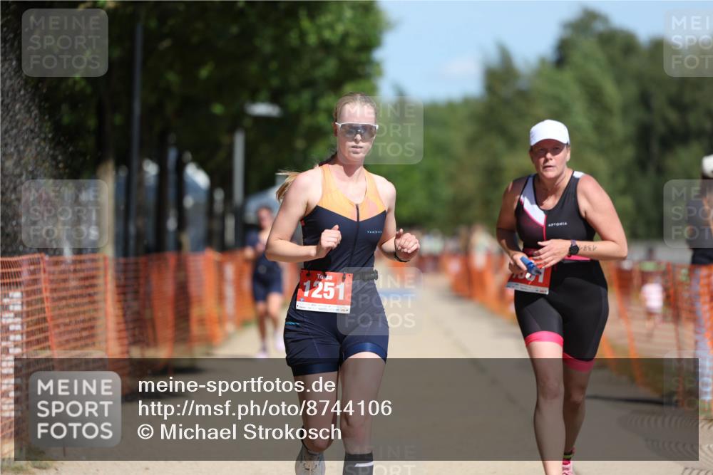 07.09.2025 - 19. Norderstedt Triathlon Michael Strokosch http://msf.ph/oto/8744106 07.09.2025 12:34:06 Laufen 1251, 1368, 1381 meine-sportfotos.de