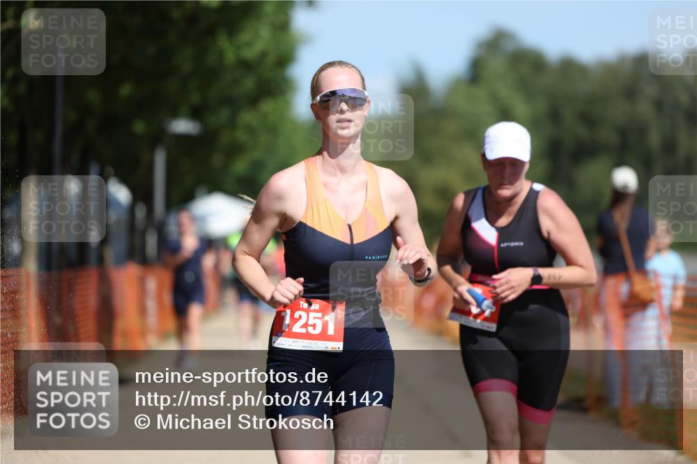 07.09.2025 - 19. Norderstedt Triathlon Michael Strokosch http://msf.ph/oto/8744142 07.09.2025 12:34:06 Laufen 1251, 1368, 1381 meine-sportfotos.de