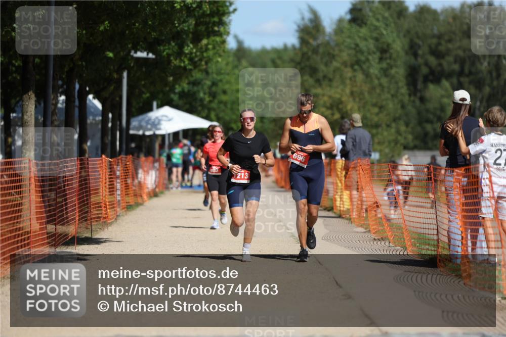 07.09.2025 - 19. Norderstedt Triathlon Michael Strokosch http://msf.ph/oto/8744463 07.09.2025 12:34:26 Laufen 696, 1213 meine-sportfotos.de