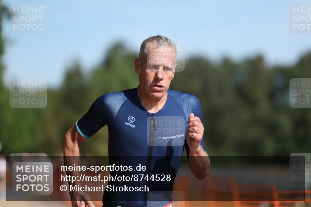 07.09.2025 - 19. Norderstedt Triathlon Michael Strokosch http://msf.ph/oto/8744528 07.09.2025 11:57:31 Laufen 837, 1153 meine-sportfotos.de