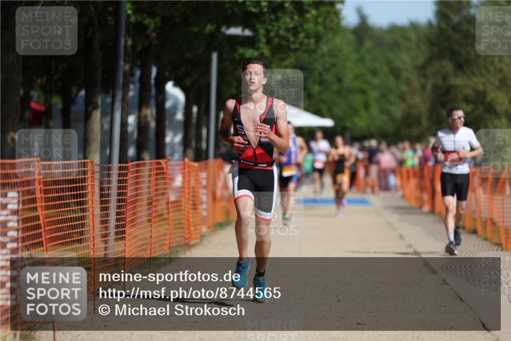 07.09.2025 - 19. Norderstedt Triathlon Michael Strokosch http://msf.ph/oto/8744565 07.09.2025 11:57:45 Laufen 300, 1186 meine-sportfotos.de