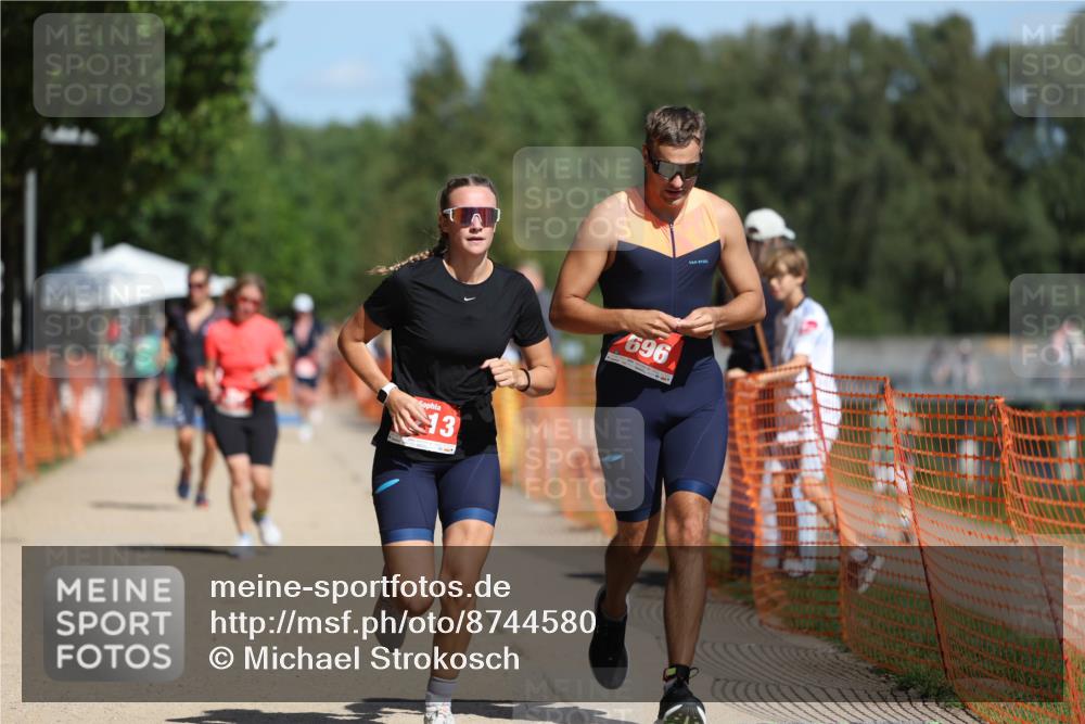 07.09.2025 - 19. Norderstedt Triathlon Michael Strokosch http://msf.ph/oto/8744580 07.09.2025 12:34:29 Laufen 696, 803, 1213, 1233 meine-sportfotos.de