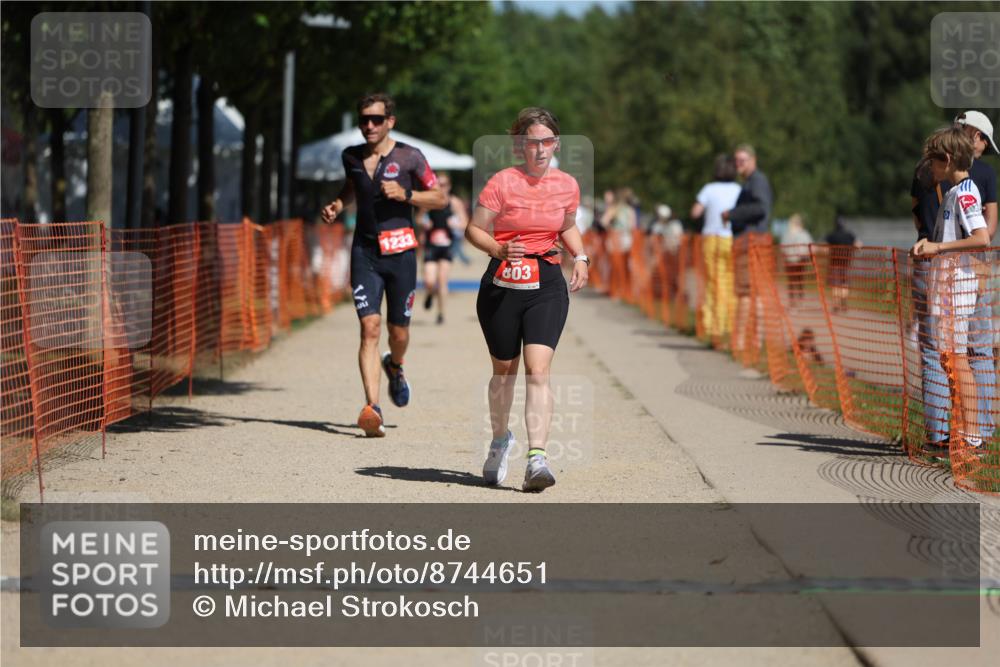 07.09.2025 - 19. Norderstedt Triathlon Michael Strokosch http://msf.ph/oto/8744651 07.09.2025 12:34:32 Laufen 696, 803, 1213, 1233 meine-sportfotos.de