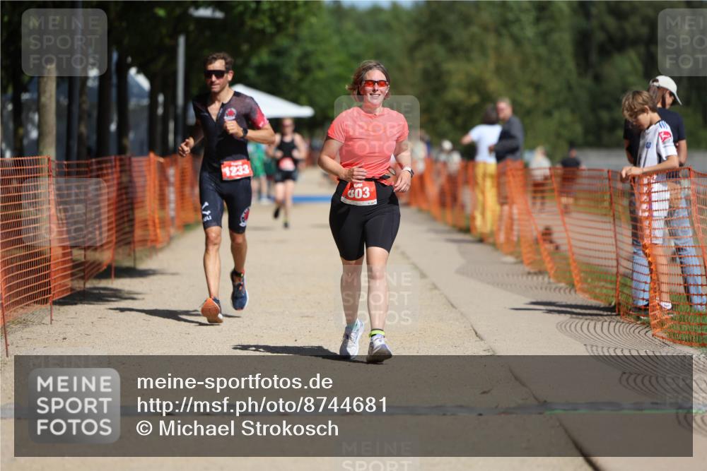 07.09.2025 - 19. Norderstedt Triathlon Michael Strokosch http://msf.ph/oto/8744681 07.09.2025 12:34:32 Laufen 696, 803, 1213, 1233 meine-sportfotos.de