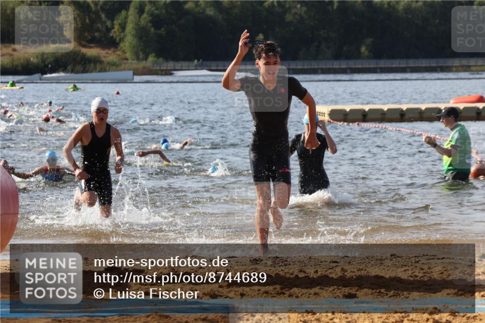 07.09.2025 - 19. Norderstedt Triathlon Luisa Fischer http://msf.ph/oto/8744689 07.09.2025 10:23:27 Schwimmen 74, 125, 637, 651, 668, 689 meine-sportfotos.de