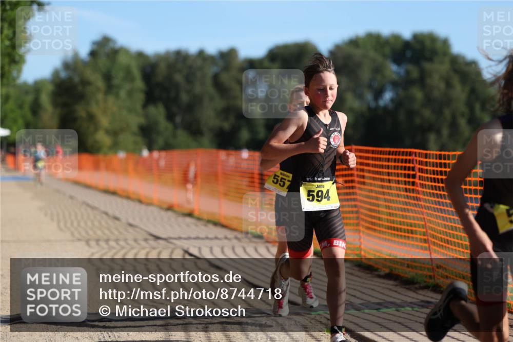 07.09.2025 - 19. Norderstedt Triathlon Michael Strokosch http://msf.ph/oto/8744718 07.09.2025 09:42:38 Laufen 557, 594, 595, 600 meine-sportfotos.de