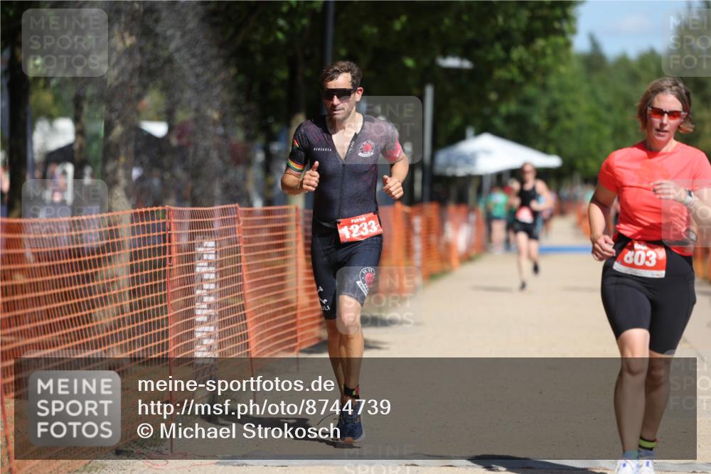 07.09.2025 - 19. Norderstedt Triathlon Michael Strokosch http://msf.ph/oto/8744739 07.09.2025 12:34:34 Laufen 226, 696, 803, 1213, 1233 meine-sportfotos.de