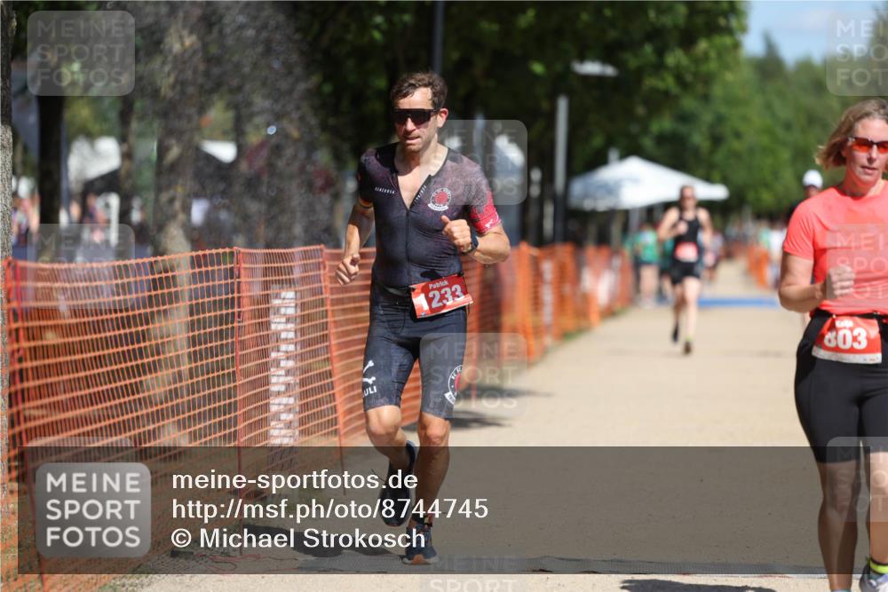 07.09.2025 - 19. Norderstedt Triathlon Michael Strokosch http://msf.ph/oto/8744745 07.09.2025 12:34:34 Laufen 226, 696, 803, 1213, 1233 meine-sportfotos.de