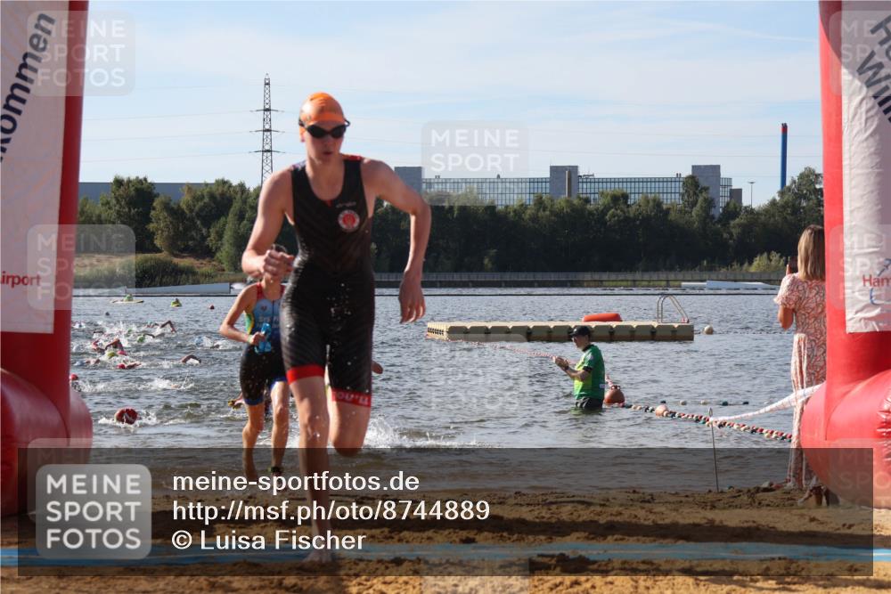 07.09.2025 - 19. Norderstedt Triathlon Luisa Fischer http://msf.ph/oto/8744889 07.09.2025 10:23:35 Schwimmen 57, 76, 637, 651, 661, 678, 689 meine-sportfotos.de