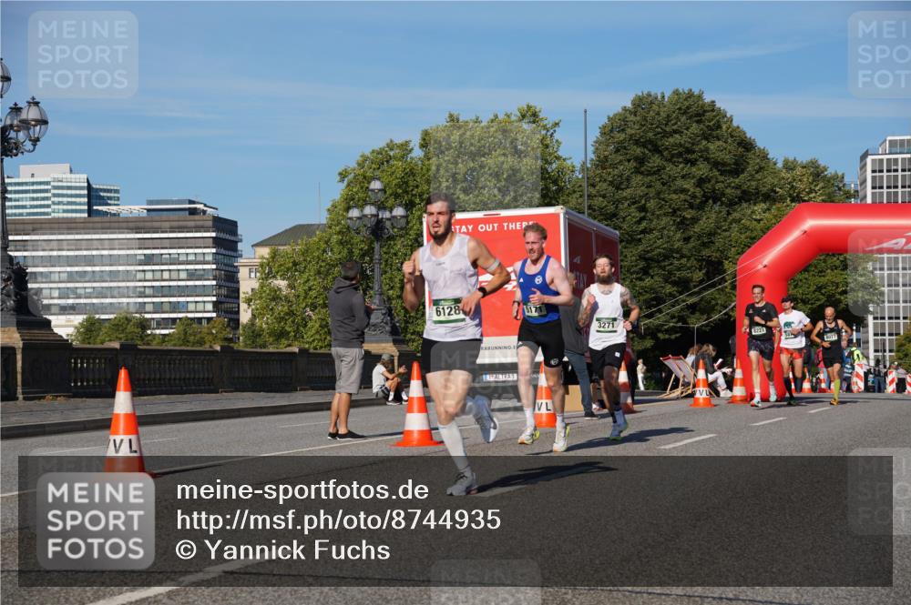 07.09.2025 - BARMER Alsterlauf Yannick Fuchs http://msf.ph/oto/8744935 07.09.2025 09:30:22 Laufen 6128, 1, 3271, 8221, 8077 meine-sportfotos.de