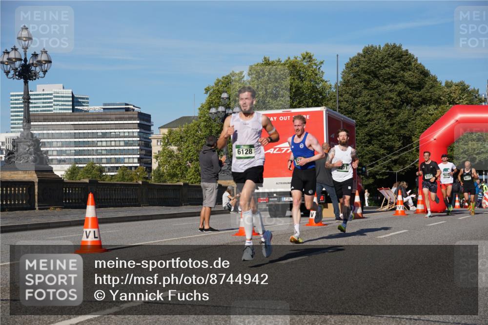 07.09.2025 - BARMER Alsterlauf Yannick Fuchs http://msf.ph/oto/8744942 07.09.2025 09:30:22 Laufen 6128, 8221, 5874, 8077 meine-sportfotos.de