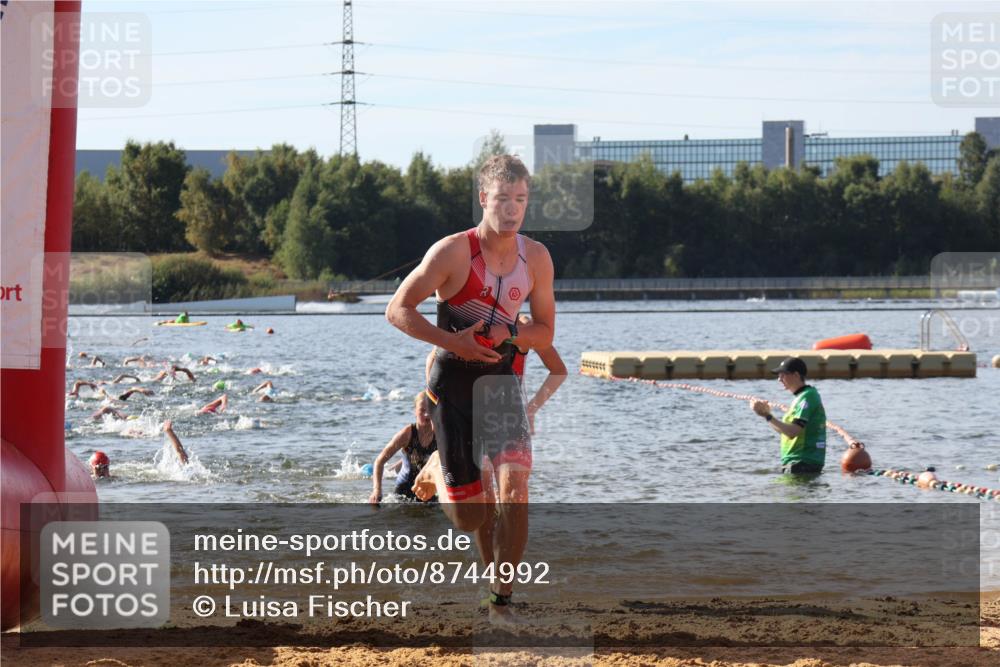07.09.2025 - 19. Norderstedt Triathlon Luisa Fischer http://msf.ph/oto/8744992 07.09.2025 10:23:41 Schwimmen 57, 76, 107, 637, 643, 651, 661, 678, 689 meine-sportfotos.de