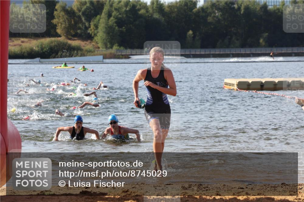 07.09.2025 - 19. Norderstedt Triathlon Luisa Fischer http://msf.ph/oto/8745029 07.09.2025 10:23:44 Schwimmen 57, 76, 107, 637, 643, 661, 678 meine-sportfotos.de