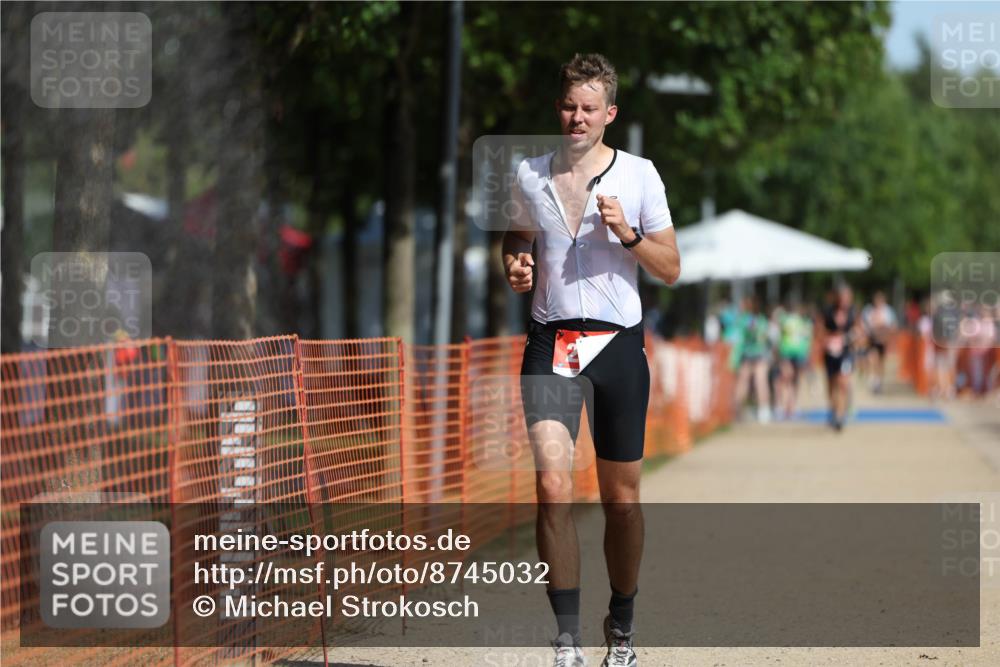 07.09.2025 - 19. Norderstedt Triathlon Michael Strokosch http://msf.ph/oto/8745032 07.09.2025 11:58:03 Laufen 276, 1219 meine-sportfotos.de