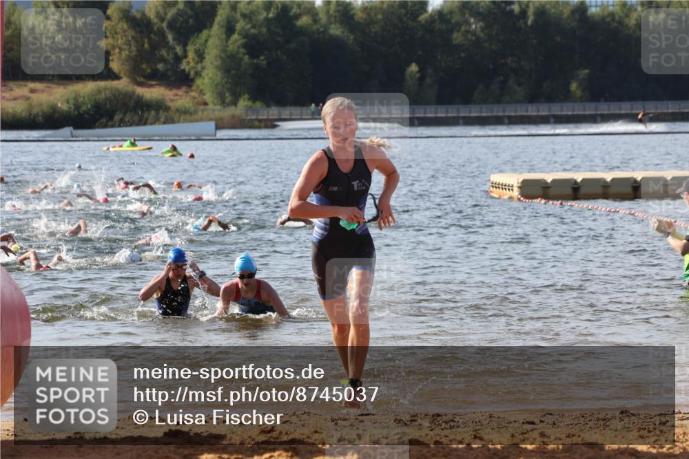 07.09.2025 - 19. Norderstedt Triathlon Luisa Fischer http://msf.ph/oto/8745037 07.09.2025 10:23:44 Schwimmen 57, 76, 107, 637, 643, 661, 678 meine-sportfotos.de