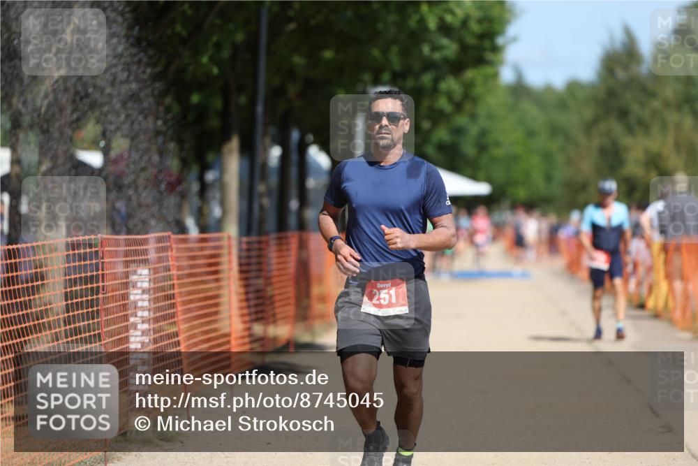 07.09.2025 - 19. Norderstedt Triathlon Michael Strokosch http://msf.ph/oto/8745045 07.09.2025 12:35:11 Laufen 251, 838, 1286 meine-sportfotos.de
