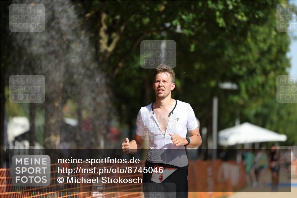 07.09.2025 - 19. Norderstedt Triathlon Michael Strokosch http://msf.ph/oto/8745046 07.09.2025 11:58:04 Laufen 276, 1219 meine-sportfotos.de