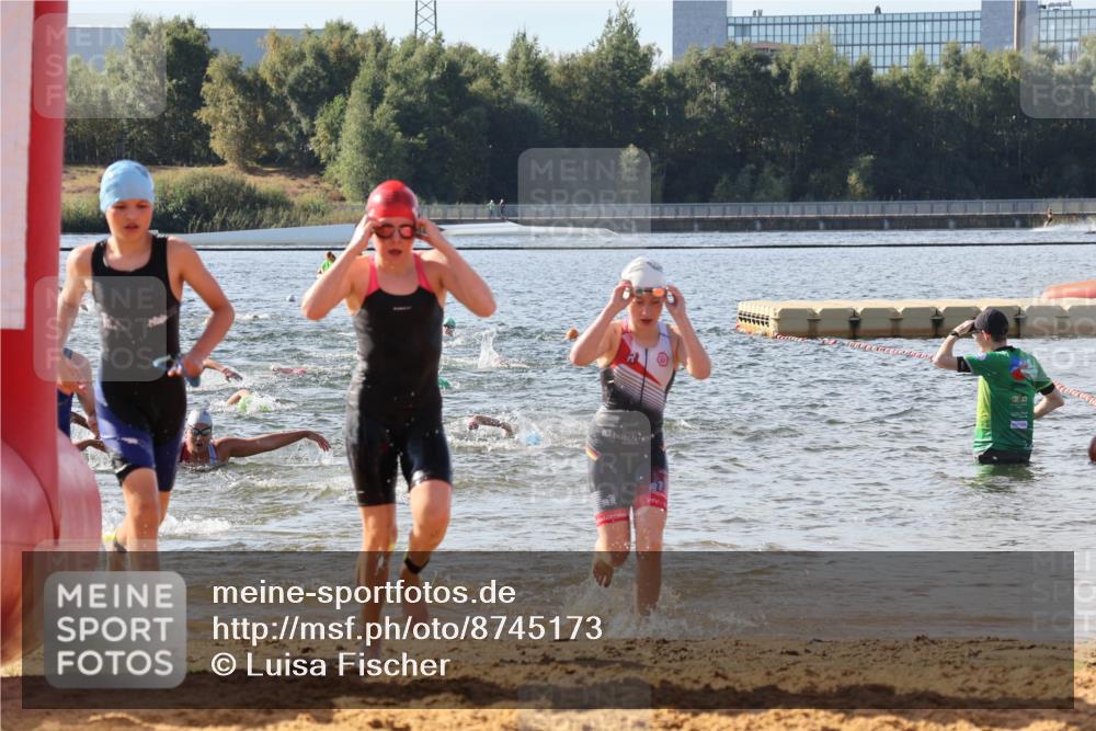07.09.2025 - 19. Norderstedt Triathlon Luisa Fischer http://msf.ph/oto/8745173 07.09.2025 10:24:02 Schwimmen 70, 71, 75, 89, 113, 114, 636 meine-sportfotos.de