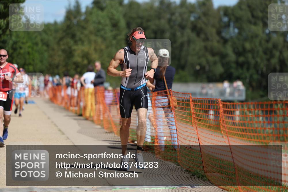 07.09.2025 - 19. Norderstedt Triathlon Michael Strokosch http://msf.ph/oto/8745283 07.09.2025 12:35:31 Laufen 151, 845, 851 meine-sportfotos.de