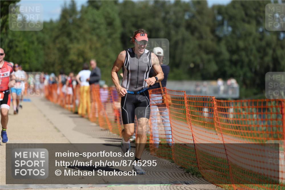 07.09.2025 - 19. Norderstedt Triathlon Michael Strokosch http://msf.ph/oto/8745295 07.09.2025 12:35:31 Laufen 151, 845, 851 meine-sportfotos.de