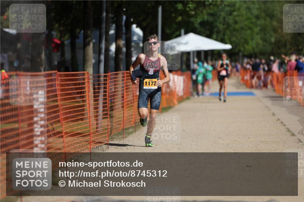 07.09.2025 - 19. Norderstedt Triathlon Michael Strokosch http://msf.ph/oto/8745312 07.09.2025 11:58:27 Laufen 185, 1172, 1182 meine-sportfotos.de
