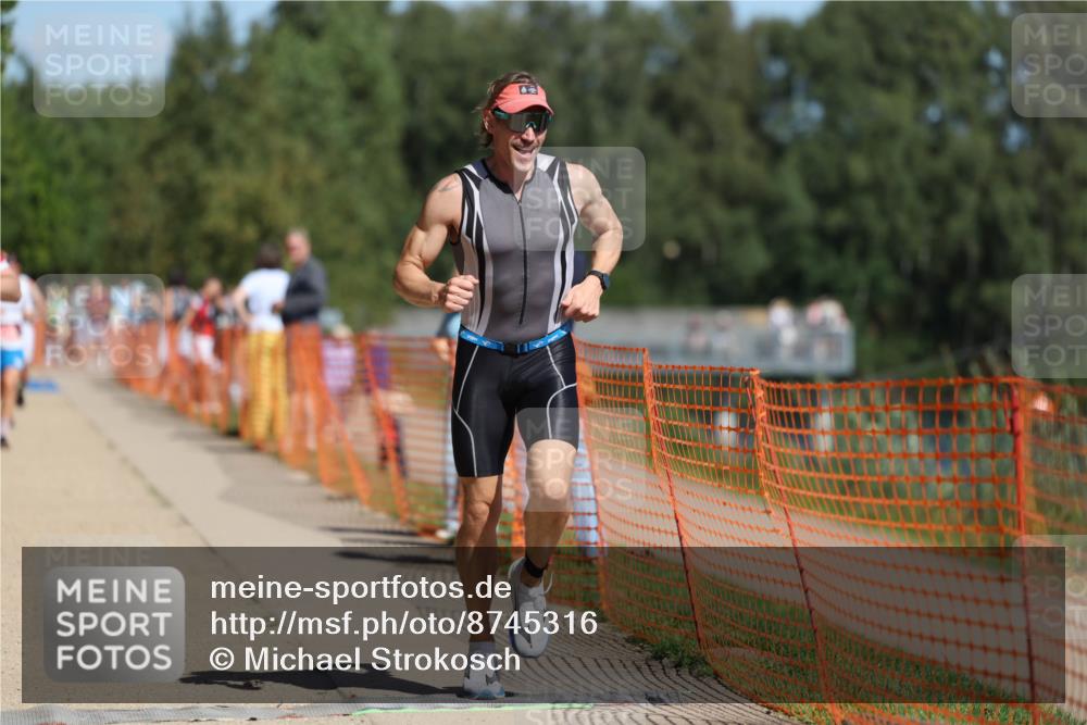 07.09.2025 - 19. Norderstedt Triathlon Michael Strokosch http://msf.ph/oto/8745316 07.09.2025 12:35:32 Laufen 151, 851 meine-sportfotos.de