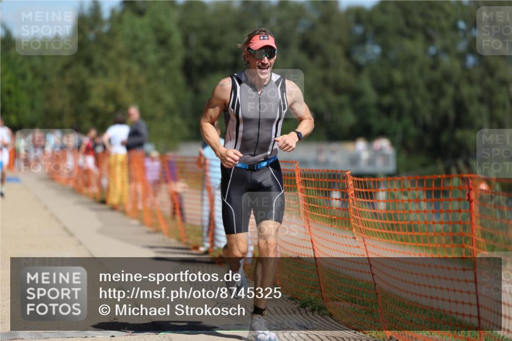 07.09.2025 - 19. Norderstedt Triathlon Michael Strokosch http://msf.ph/oto/8745325 07.09.2025 12:35:32 Laufen 151, 851 meine-sportfotos.de