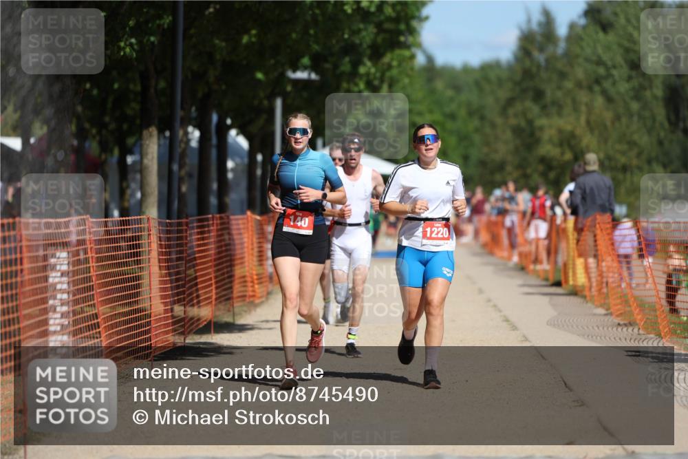 07.09.2025 - 19. Norderstedt Triathlon Michael Strokosch http://msf.ph/oto/8745490 07.09.2025 12:35:39 Laufen 140, 697, 737, 851, 1220 meine-sportfotos.de