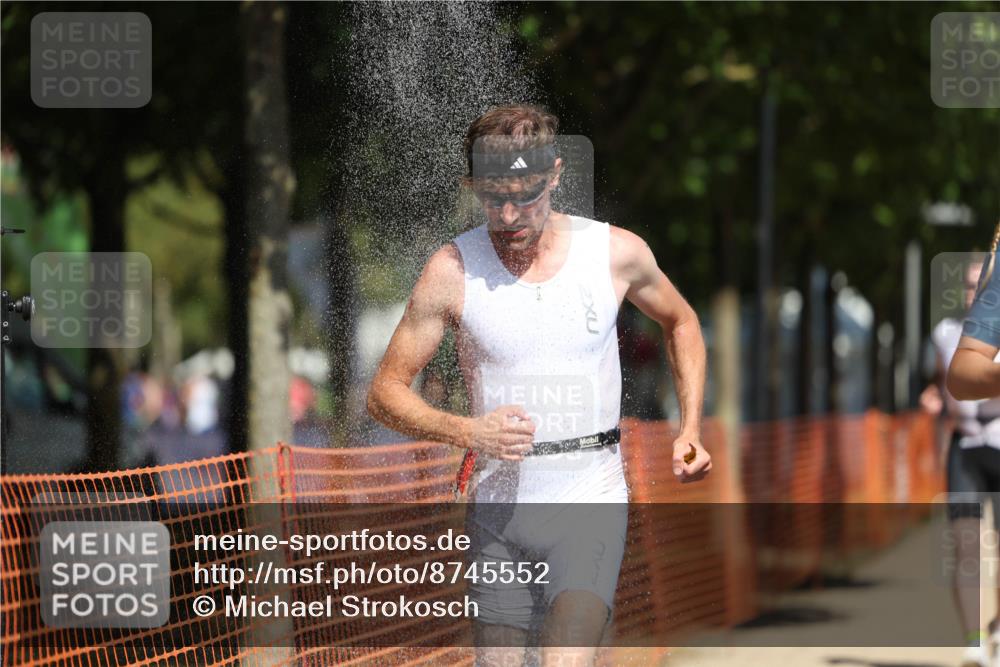 07.09.2025 - 19. Norderstedt Triathlon Michael Strokosch http://msf.ph/oto/8745552 07.09.2025 12:35:43 Laufen 140, 697, 737, 1220 meine-sportfotos.de