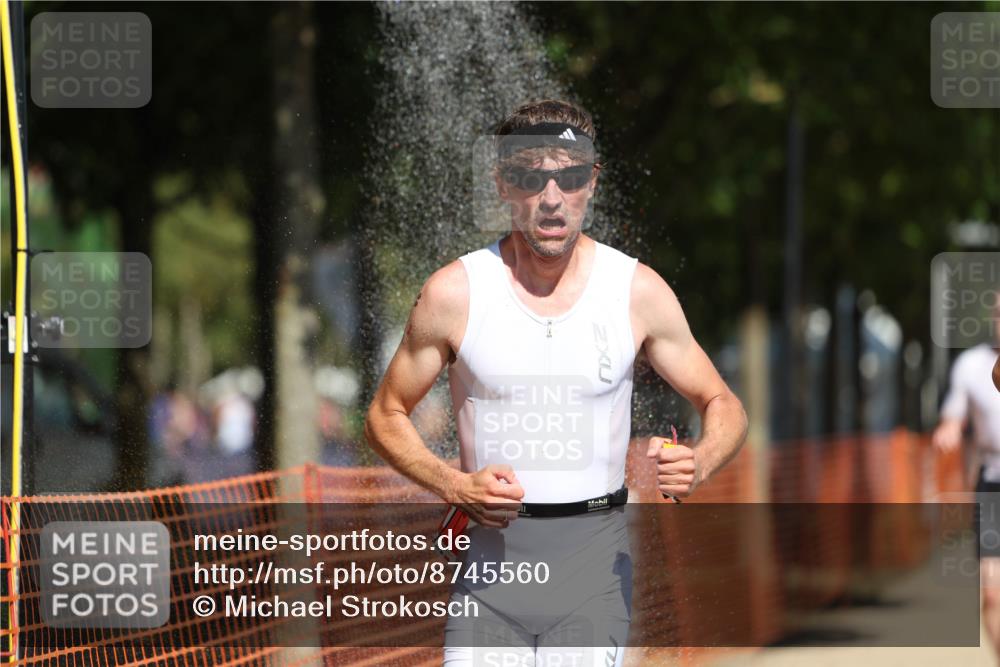 07.09.2025 - 19. Norderstedt Triathlon Michael Strokosch http://msf.ph/oto/8745560 07.09.2025 12:35:43 Laufen 140, 697, 737, 1220 meine-sportfotos.de