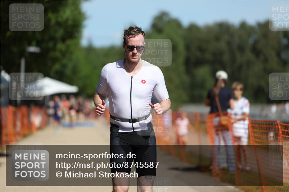 07.09.2025 - 19. Norderstedt Triathlon Michael Strokosch http://msf.ph/oto/8745587 07.09.2025 12:35:46 Laufen 140, 697, 737, 1220 meine-sportfotos.de