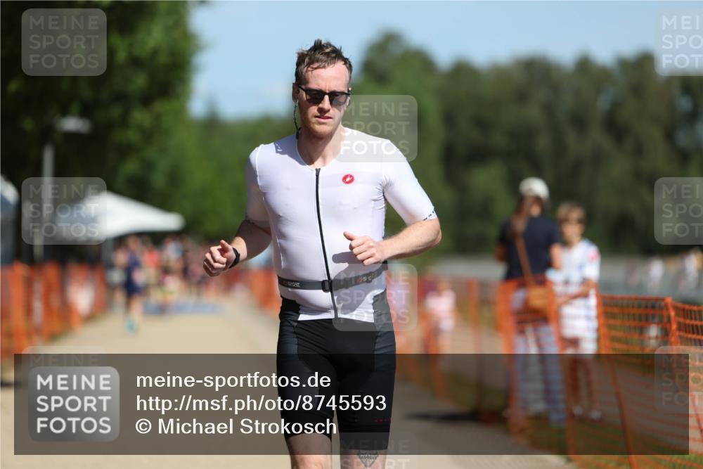 07.09.2025 - 19. Norderstedt Triathlon Michael Strokosch http://msf.ph/oto/8745593 07.09.2025 12:35:47 Laufen 697, 737 meine-sportfotos.de