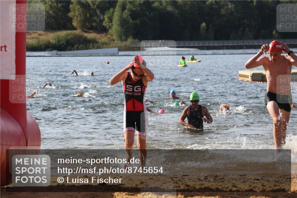 07.09.2025 - 19. Norderstedt Triathlon Luisa Fischer http://msf.ph/oto/8745654 07.09.2025 10:24:32 Schwimmen 79, 83, 104, 124, 132, 674, 683 meine-sportfotos.de
