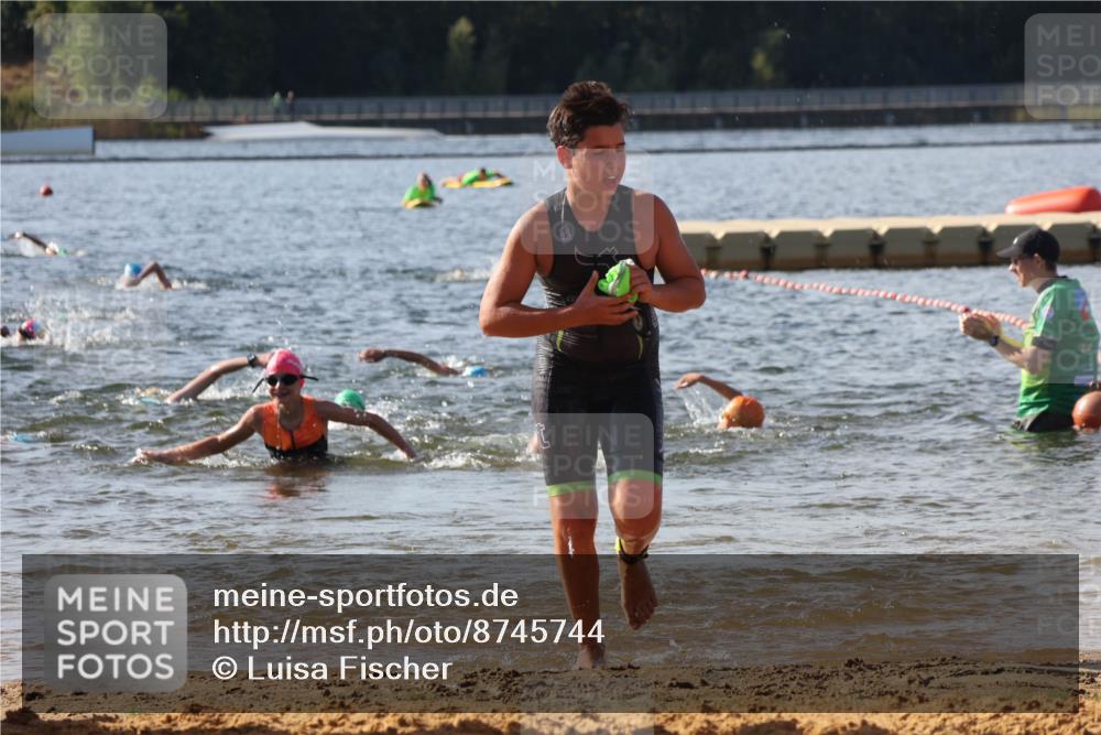 07.09.2025 - 19. Norderstedt Triathlon Luisa Fischer http://msf.ph/oto/8745744 07.09.2025 10:24:39 Schwimmen 83, 104, 123, 132, 674, 683 meine-sportfotos.de