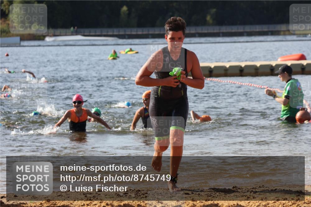 07.09.2025 - 19. Norderstedt Triathlon Luisa Fischer http://msf.ph/oto/8745749 07.09.2025 10:24:39 Schwimmen 83, 104, 123, 132, 674, 683 meine-sportfotos.de