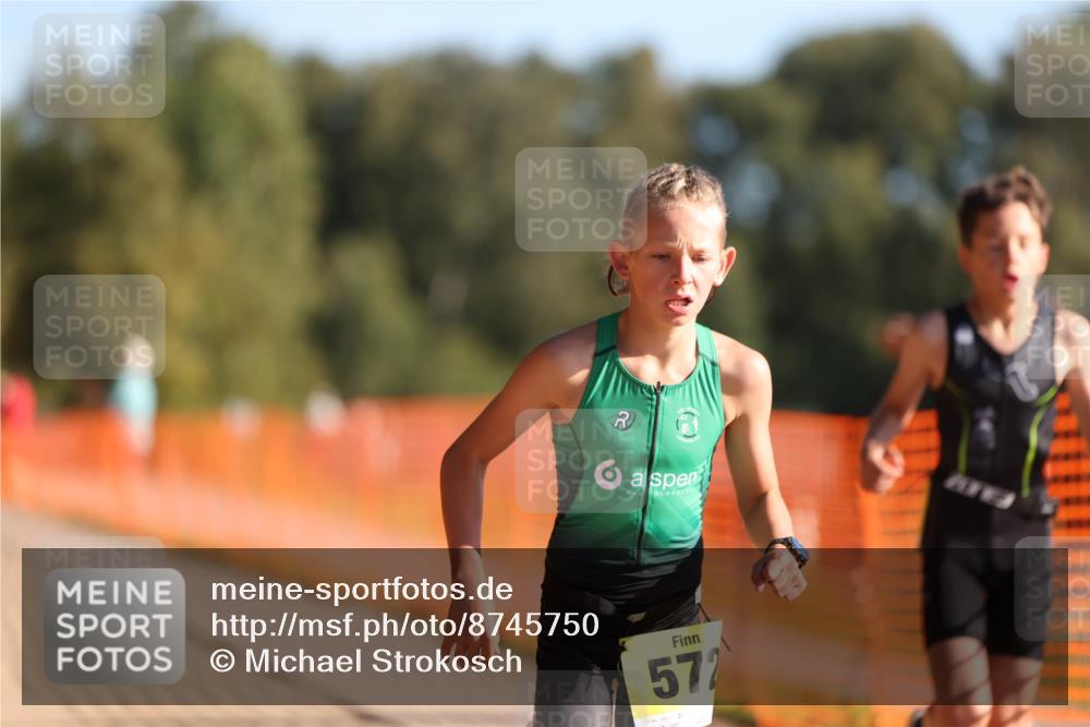 07.09.2025 - 19. Norderstedt Triathlon Michael Strokosch http://msf.ph/oto/8745750 07.09.2025 09:43:48 Laufen 568, 572 meine-sportfotos.de