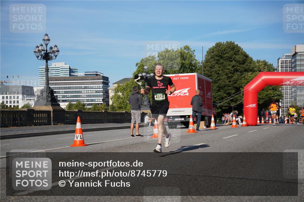 07.09.2025 - BARMER Alsterlauf Yannick Fuchs http://msf.ph/oto/8745779 07.09.2025 09:31:19 Laufen 4312, 1 meine-sportfotos.de