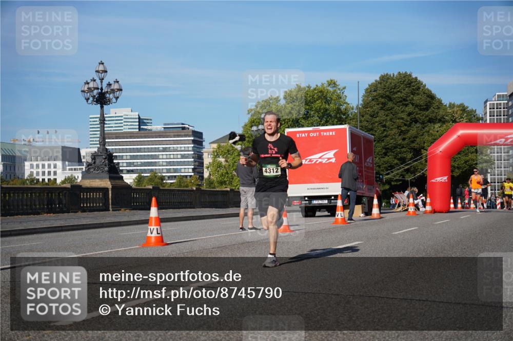07.09.2025 - BARMER Alsterlauf Yannick Fuchs http://msf.ph/oto/8745790 07.09.2025 09:31:19 Laufen 4312, 1 meine-sportfotos.de