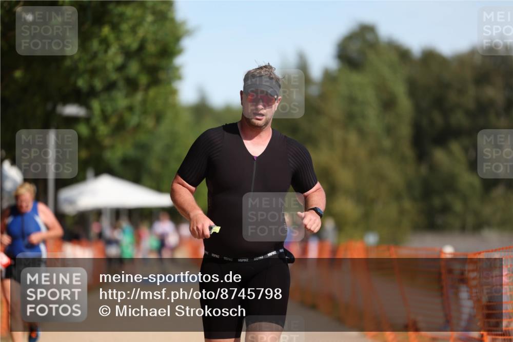 07.09.2025 - 19. Norderstedt Triathlon Michael Strokosch http://msf.ph/oto/8745798 07.09.2025 11:59:14 Laufen 229, 281, 760 meine-sportfotos.de