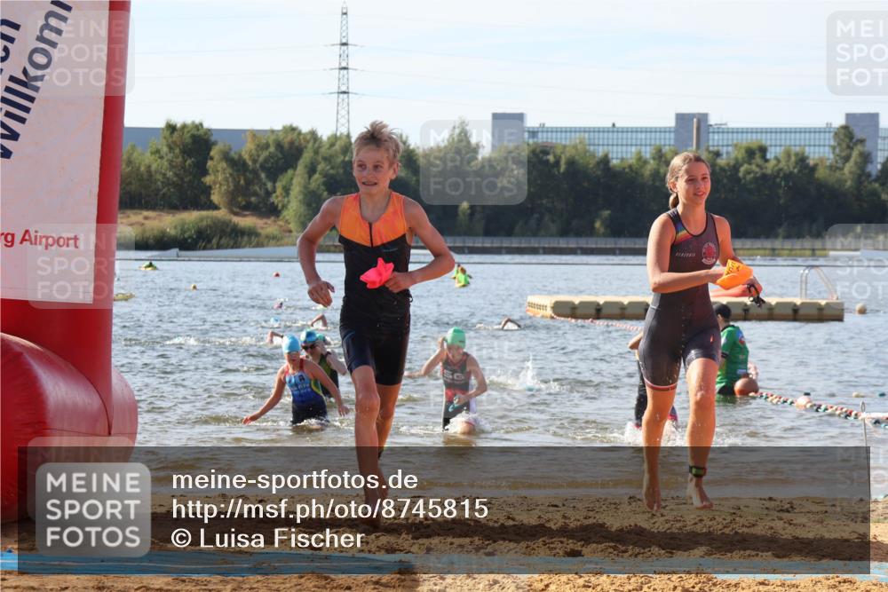 07.09.2025 - 19. Norderstedt Triathlon Luisa Fischer http://msf.ph/oto/8745815 07.09.2025 10:24:47 Schwimmen 61, 73, 83, 120, 123, 130, 674 meine-sportfotos.de