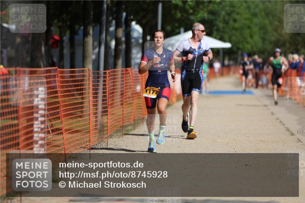 07.09.2025 - 19. Norderstedt Triathlon Michael Strokosch http://msf.ph/oto/8745928 07.09.2025 11:59:33 Laufen 296, 1177 meine-sportfotos.de