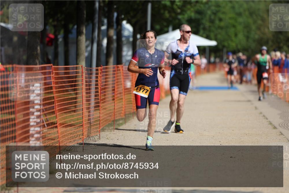 07.09.2025 - 19. Norderstedt Triathlon Michael Strokosch http://msf.ph/oto/8745934 07.09.2025 11:59:33 Laufen 296, 1177 meine-sportfotos.de