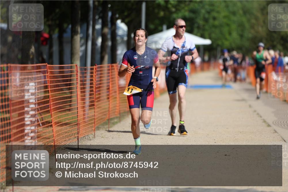 07.09.2025 - 19. Norderstedt Triathlon Michael Strokosch http://msf.ph/oto/8745942 07.09.2025 11:59:33 Laufen 296, 1177 meine-sportfotos.de