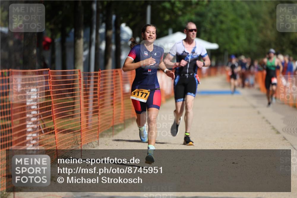 07.09.2025 - 19. Norderstedt Triathlon Michael Strokosch http://msf.ph/oto/8745951 07.09.2025 11:59:34 Laufen 296, 1177 meine-sportfotos.de