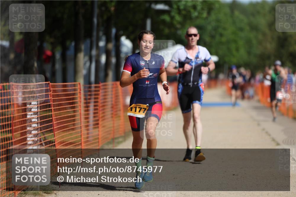 07.09.2025 - 19. Norderstedt Triathlon Michael Strokosch http://msf.ph/oto/8745977 07.09.2025 11:59:34 Laufen 296, 1177 meine-sportfotos.de