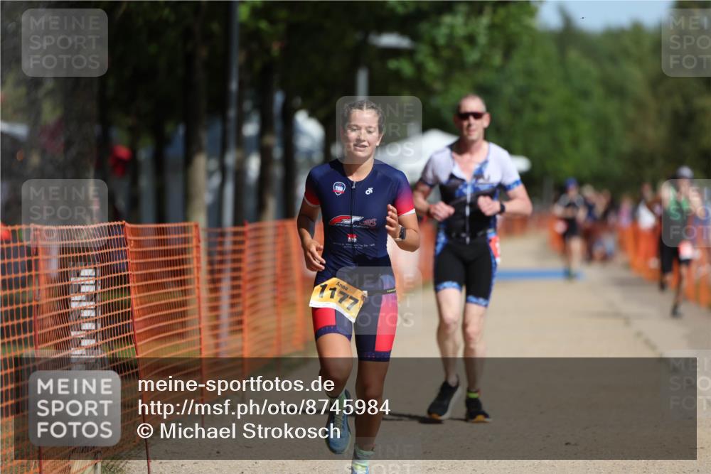 07.09.2025 - 19. Norderstedt Triathlon Michael Strokosch http://msf.ph/oto/8745984 07.09.2025 11:59:34 Laufen 296, 1177 meine-sportfotos.de