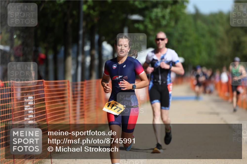 07.09.2025 - 19. Norderstedt Triathlon Michael Strokosch http://msf.ph/oto/8745991 07.09.2025 11:59:35 Laufen 296, 1177, 1383 meine-sportfotos.de