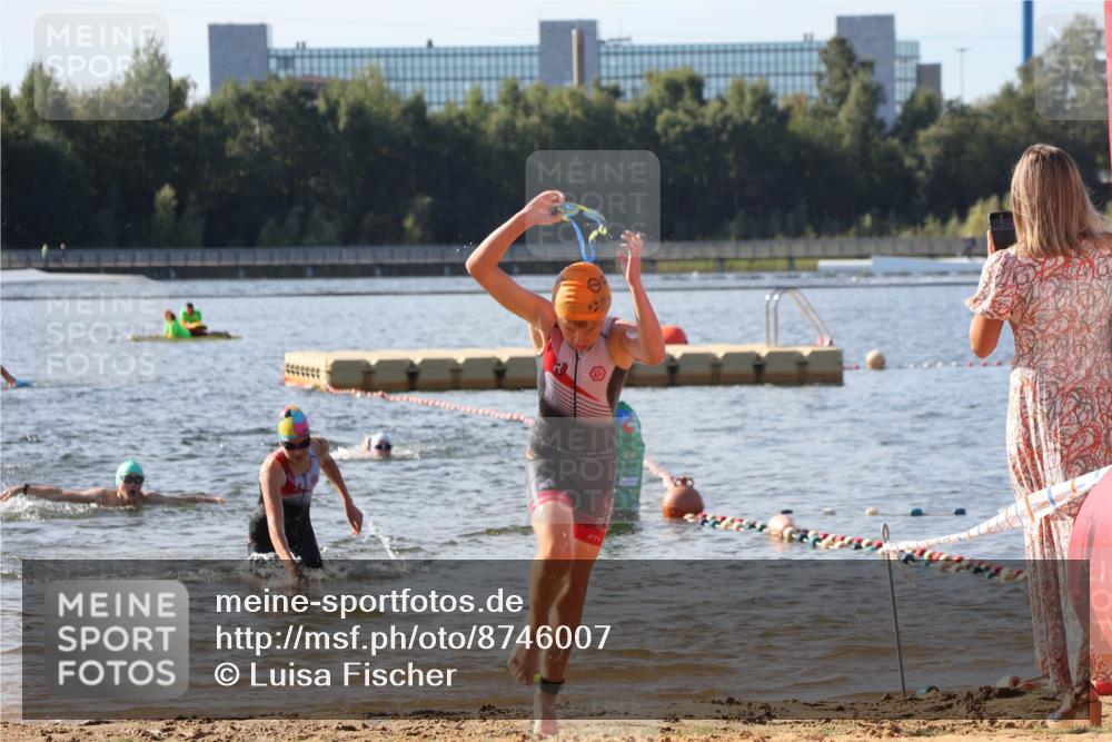 07.09.2025 - 19. Norderstedt Triathlon Luisa Fischer http://msf.ph/oto/8746007 07.09.2025 10:25:03 Schwimmen 61, 62, 77, 80, 91, 100, 111, 126, 130 meine-sportfotos.de