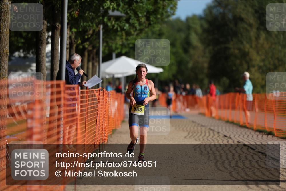 07.09.2025 - 19. Norderstedt Triathlon Michael Strokosch http://msf.ph/oto/8746051 07.09.2025 09:44:08 Laufen 587, 588 meine-sportfotos.de